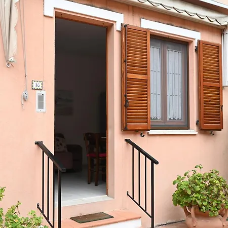 N080 - Numana, Bilocale Con Terrazzo In Centro