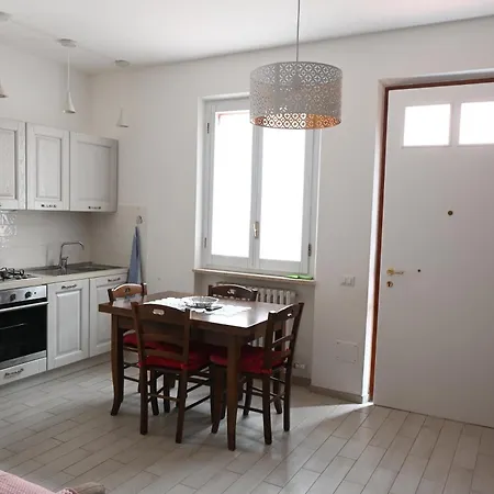 N080 - Numana, Bilocale Con Terrazzo In Centro סירולו