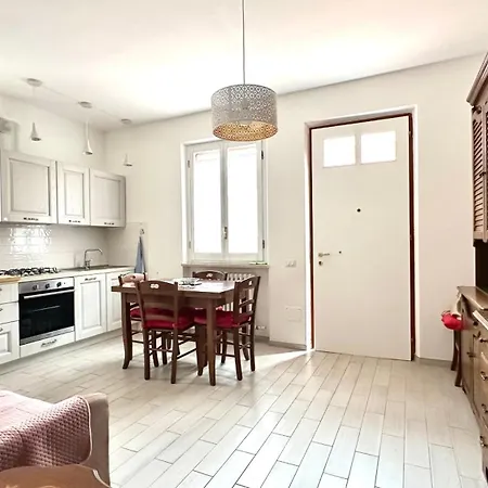 N080 - Numana, Bilocale Con Terrazzo In Centro סירולו