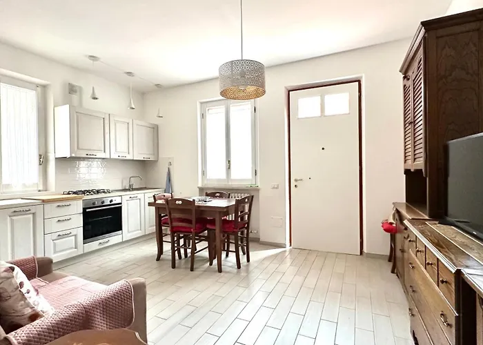 N080 - Numana, Bilocale Con Terrazzo In Centro Sirolo